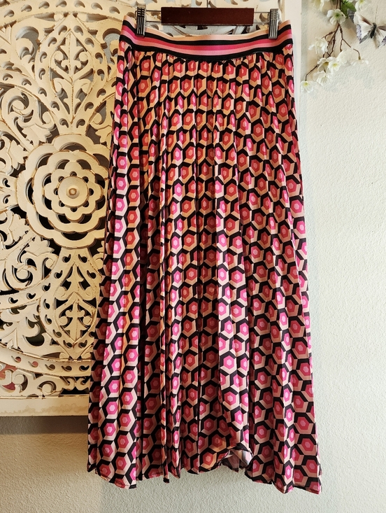 Gallery Dresses & Skirts - GALLERY GEOMETRIC DESIGN PLEATED MIDI SKIRT PINK WHITE SIZE SMALL IMPORTED BRAND